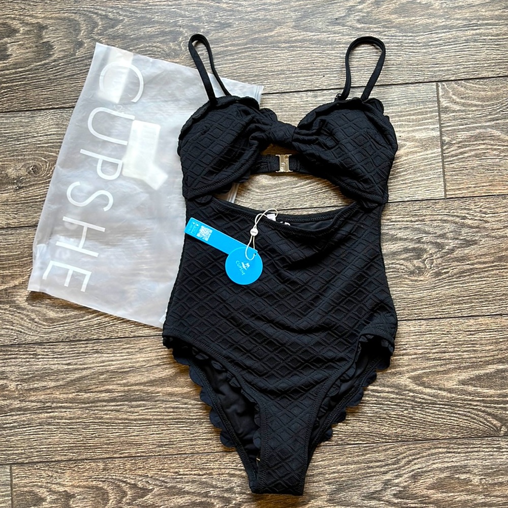 Cupshe Black Textured One-Piece Cutout Swimsuit